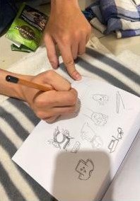 Manos dibujando