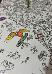 Hoja llena de dibujos y fibras